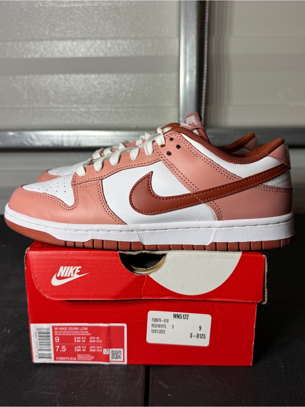 Nike Kids Low-Top Sneakers in Pink, White & Brown